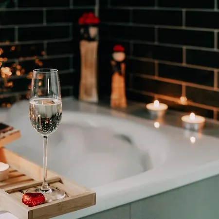 Exklusives Am Waldrand Mit Whirlpool Und Sauna בית נופש *