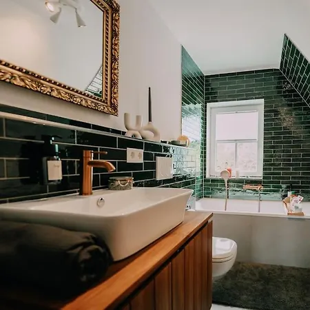 בית נופש Exklusives Am Waldrand Mit Whirlpool Und Sauna