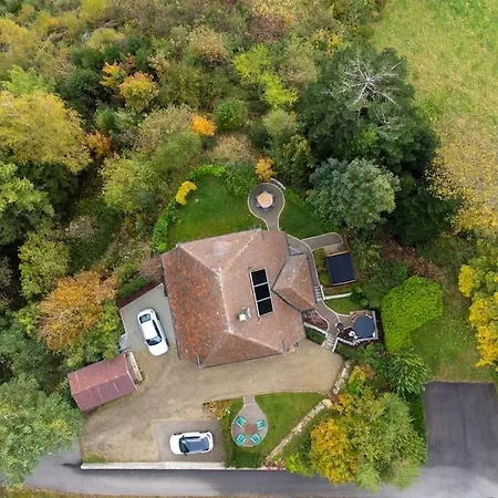 בית נופש Exklusives Am Waldrand Mit Whirlpool Und Sauna