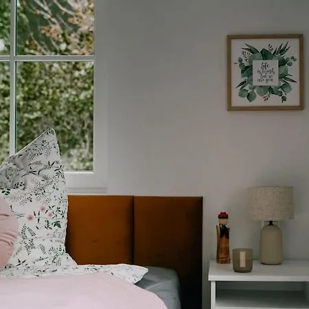 בית נופש Exklusives Am Waldrand Mit Whirlpool Und Sauna