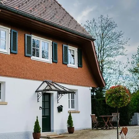 בית נופש Exklusives Am Waldrand Mit Whirlpool Und Sauna