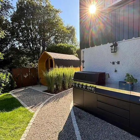 בית נופש Exklusives Am Waldrand Mit Whirlpool Und Sauna *